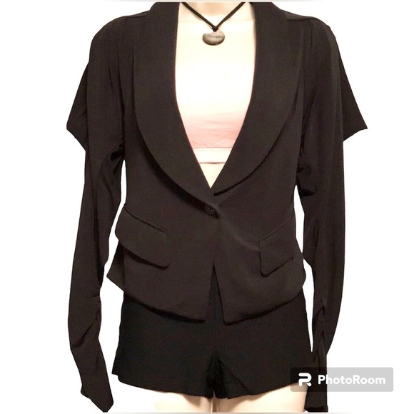 ARYN K Jackets & Blazers - ARYN K Black peplum deep V-neck blazer jacket Size Small